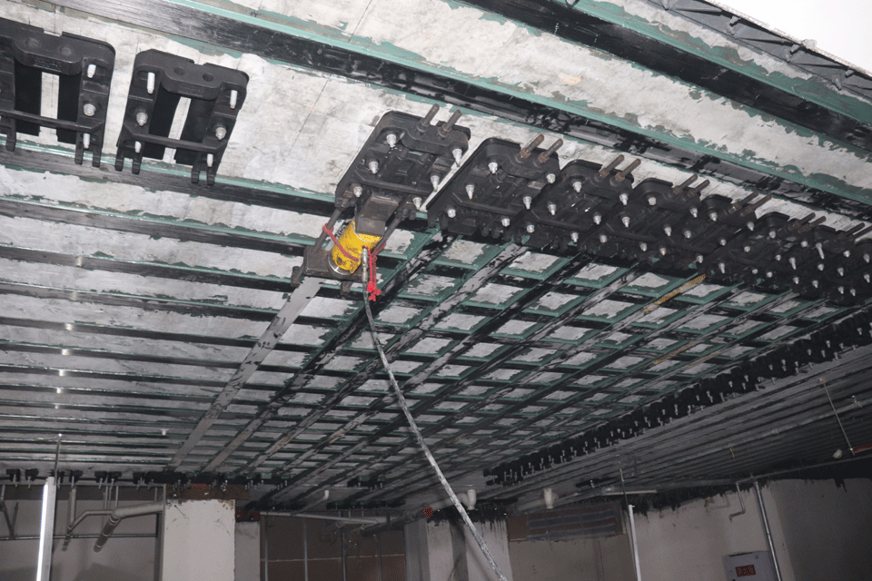 無梁樓蓋碳纖維板預應力加固.png